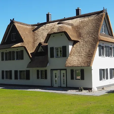 Holiday home Traeumen Unter Reet By Interhome